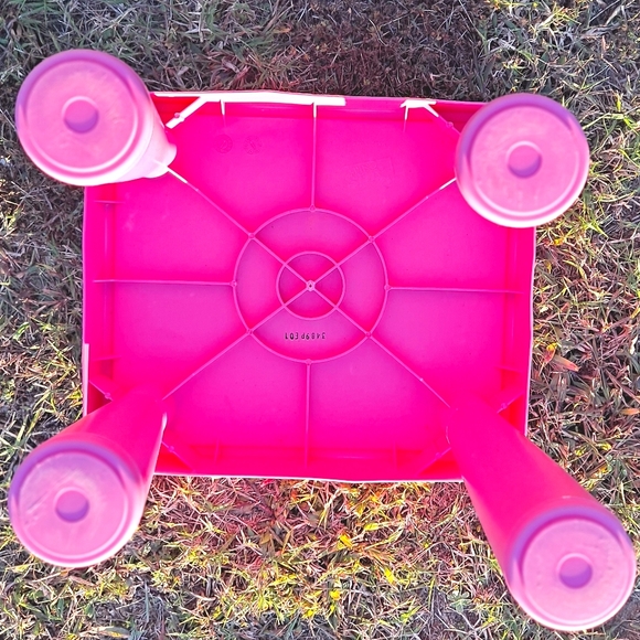 Kids Only Disney Pink Princesses Hard Plastic Bedside Table With Removable Legs - Picture 3 of 8